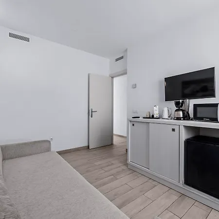 Thb Flora Szálloda 3*